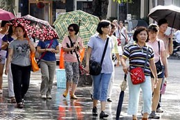 ភ្ញៀវទេសចរជាង១ម៉ឺននាក់មកកម្សាននៅតំបន់នានាក្នុងថ្ងៃដំបូងក្នុងឆ្នាំថ្មី២០១៥។